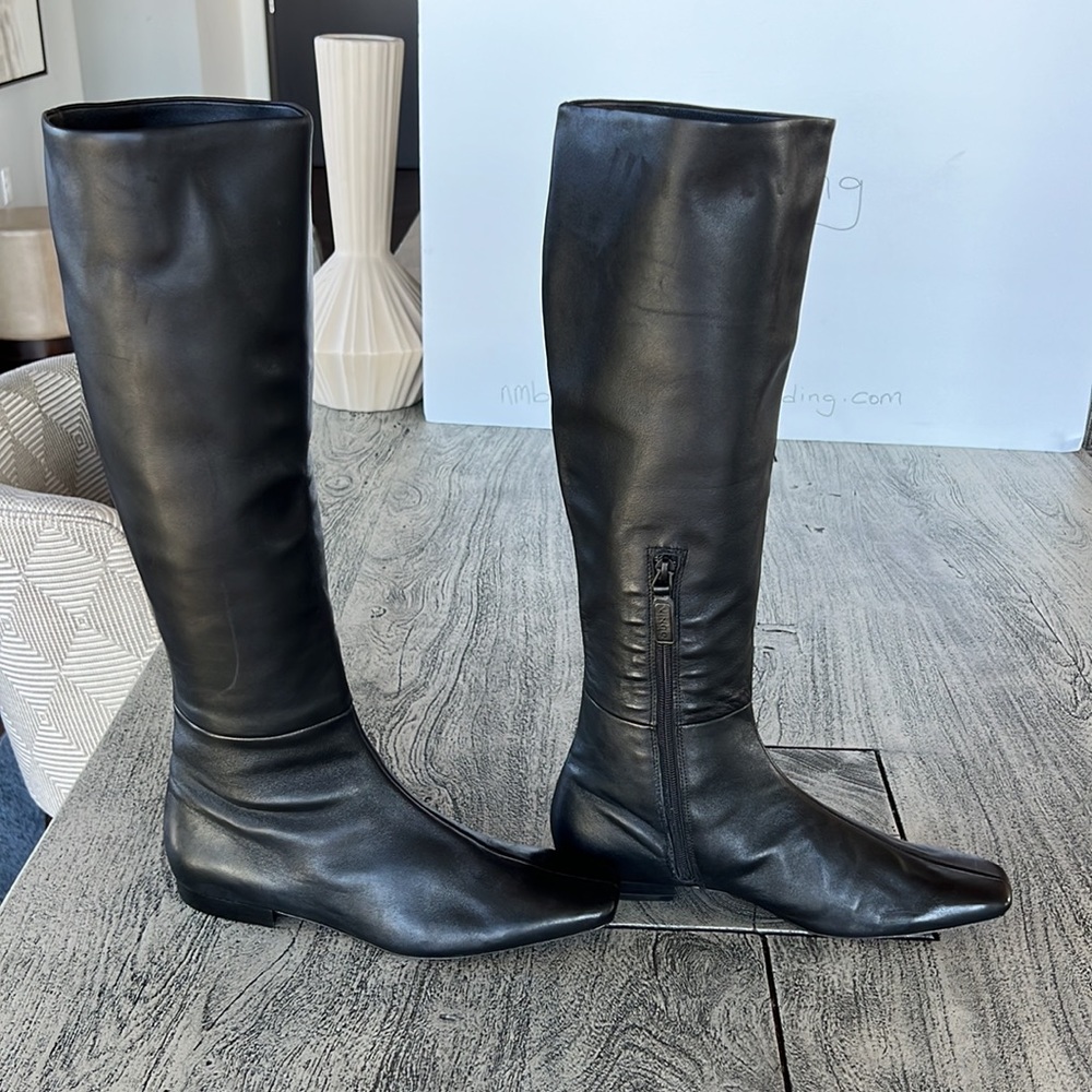 🇺🇸Vince genuine soft leather women’s size 8M(38) flat heel boots